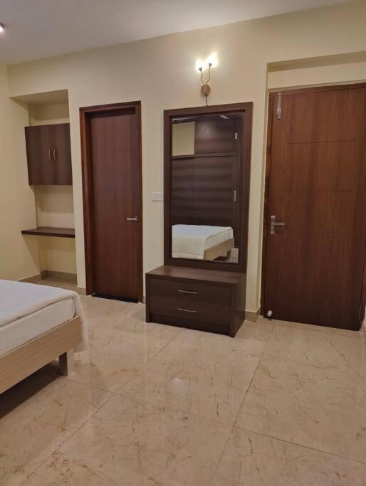 Tara Suites Premium Rooms In Central Indiranagar Бангалор Экстерьер фото